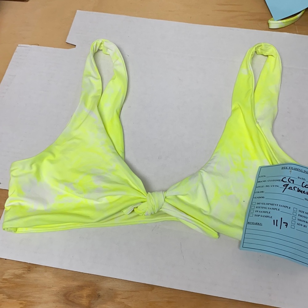 NWOT dippin daisys bikini top size XL sample